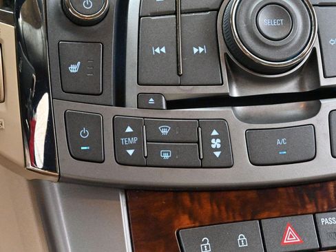 Used 2013 Buick LaCrosse Leather FWD image 21