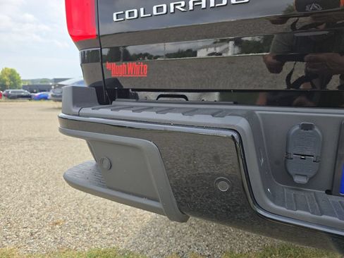 Used 2022 Chevrolet Colorado Z71 AWD/4WD image 24
