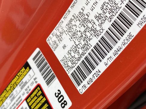 Used 2017 Toyota Tacoma TRD Sport image 33