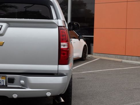 Used 2013 Chevrolet Avalanche LTZ image 14