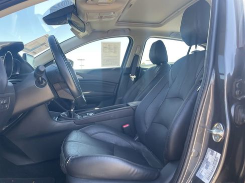 Used 2018 MAZDA MAZDA3 Grand Touring w/ Premium Equipment Package FWD image 7