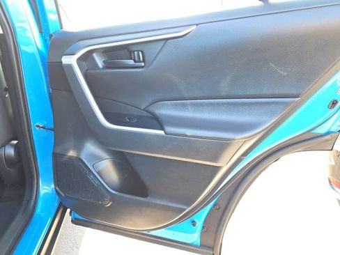 Used 2020 Toyota RAV4 LE w/ Carpet Mat Package image 24