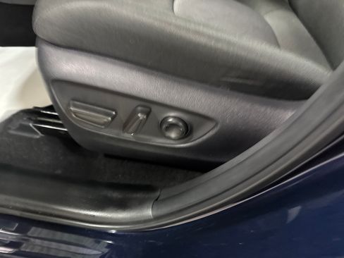 Used 2025 Toyota RAV4 XLE AWD/4WD image 18