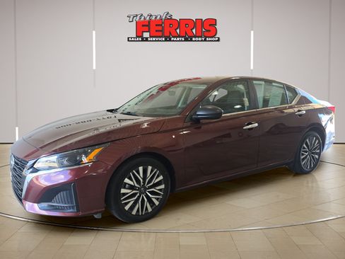 Used 2024 Nissan Altima 2.5 SV FWD image 1
