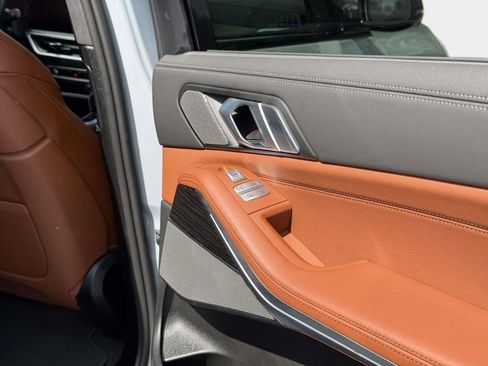 Used 2025 BMW X7 M60i image 32