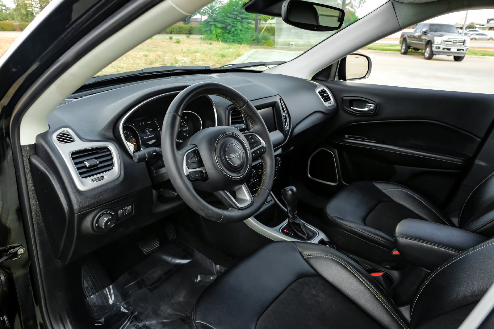 Used 2021 Jeep Compass Latitude w/ Driver Assistance Group FWD image 3