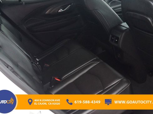 Used 2023 GMC Terrain SLT image 15