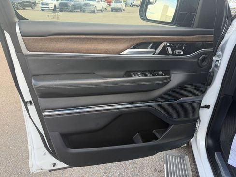 Used 2023 Jeep Grand Wagoneer L Series II AWD/4WD image 14