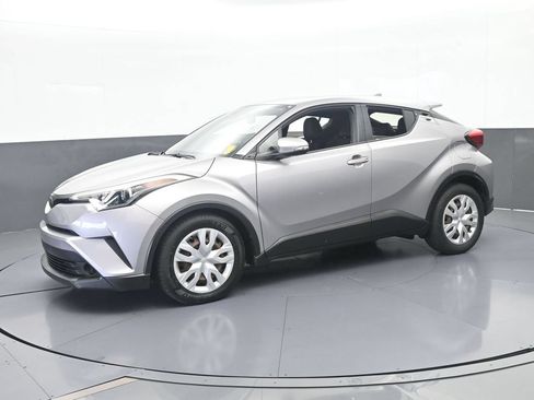 Used 2019 Toyota C-HR LE FWD image 2