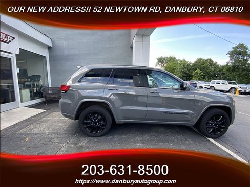Used 2019 Jeep Grand Cherokee Altitude AWD/4WD image 12