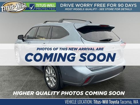 Used 2023 Toyota Highlander Limited image 3