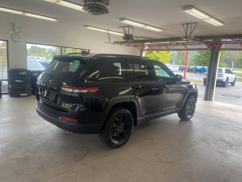 New 2025 Jeep Grand Cherokee 4WD image 22