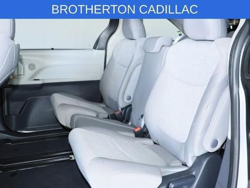 Used 2024 Toyota Sienna LE AWD/4WD image 29