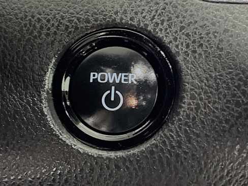 Used 2025 Toyota Camry SE w/ Convenience Package image 23