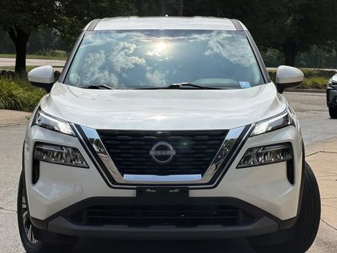 Used 2023 Nissan Rogue SV AWD/4WD image 2