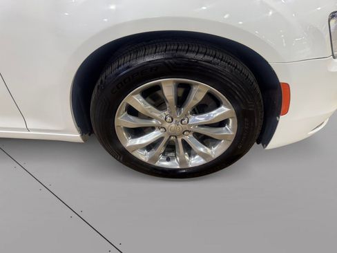 Used 2019 Chrysler 300 Limited w/ Light Group AWD/4WD image 4