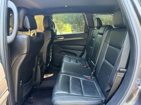 Used 2017 Jeep Grand Cherokee Limited image 12