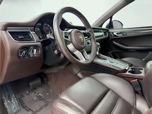 Used 2017 Porsche Macan Turbo AWD/4WD image 37