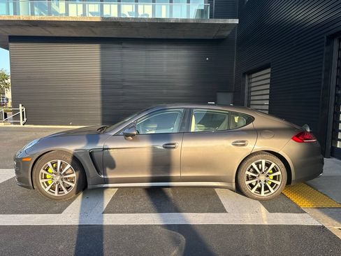 Used 2015 Porsche Panamera S RWD image 2