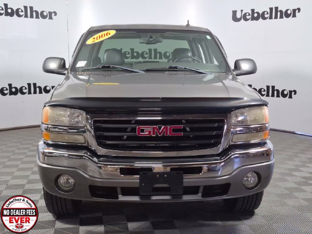 Used 2006 GMC Sierra 1500 SLT w/ Onstar Plus Package AWD/4WD image 2