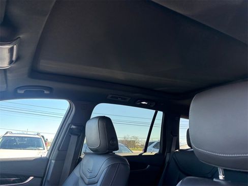 Used 2023 Cadillac XT6 Premium Luxury image 15