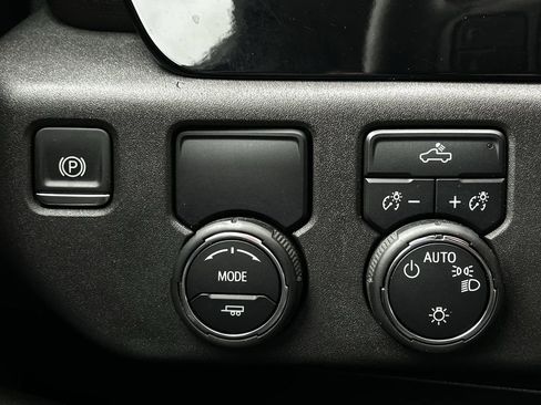 Used 2025 Chevrolet Silverado 1500 LT image 26