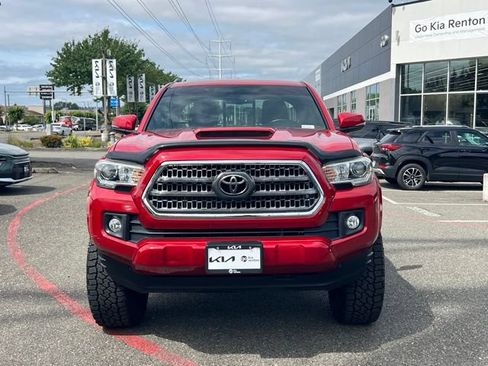 Used 2016 Toyota Tacoma TRD Sport w/ Towing Package RWD image 6