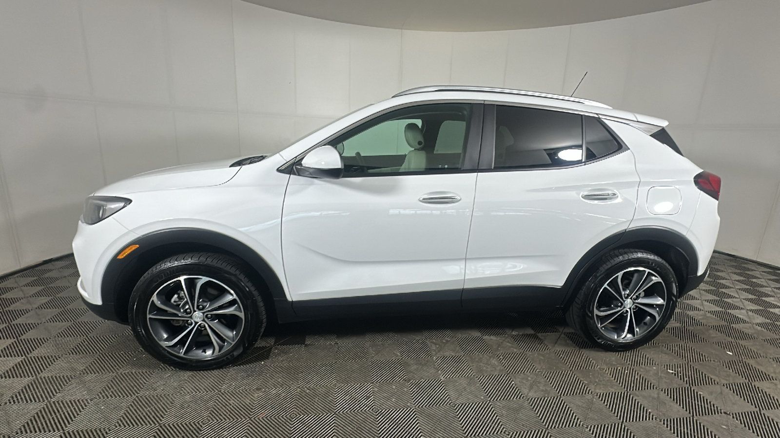 Used 2023 Buick Encore GX Select w/ Safety Package II AWD/4WD image 7