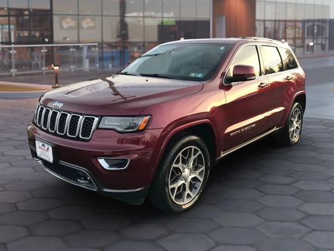 Used 2018 Jeep Grand Cherokee Limited image 6