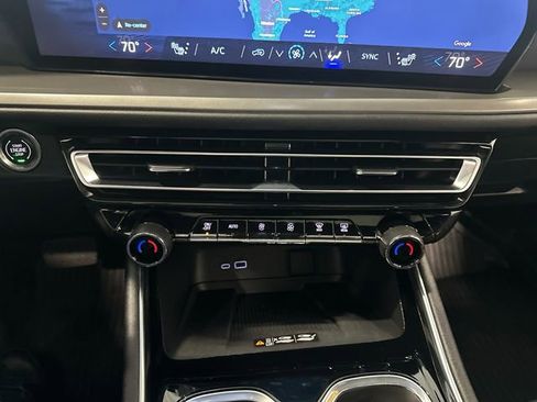 Used 2025 Chevrolet Traverse LT w/ Sun and Wheel Package AWD/4WD image 26