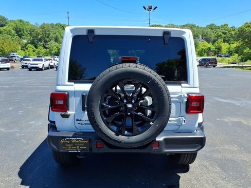 Used 2025 Jeep Wrangler Unlimited Sahara w/ Safety Group AWD/4WD image 21