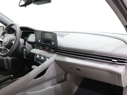 Used 2025 Hyundai Elantra SE FWD image 14