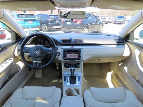 Used 2010 Volkswagen Passat Komfort FWD image 16