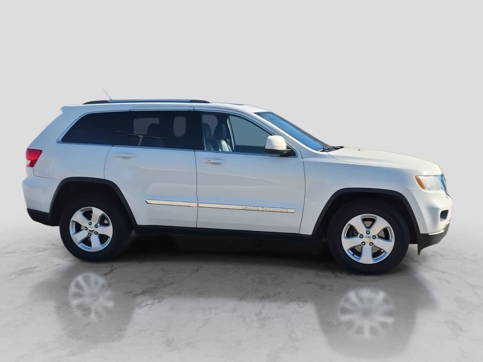 Used 2012 Jeep Grand Cherokee Laredo AWD/4WD image 9