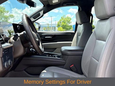 Used 2025 Chevrolet Suburban LT RWD image 14