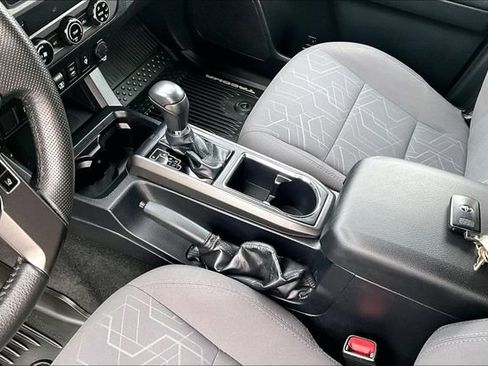 Used 2018 Toyota Tacoma TRD Off-Road image 13