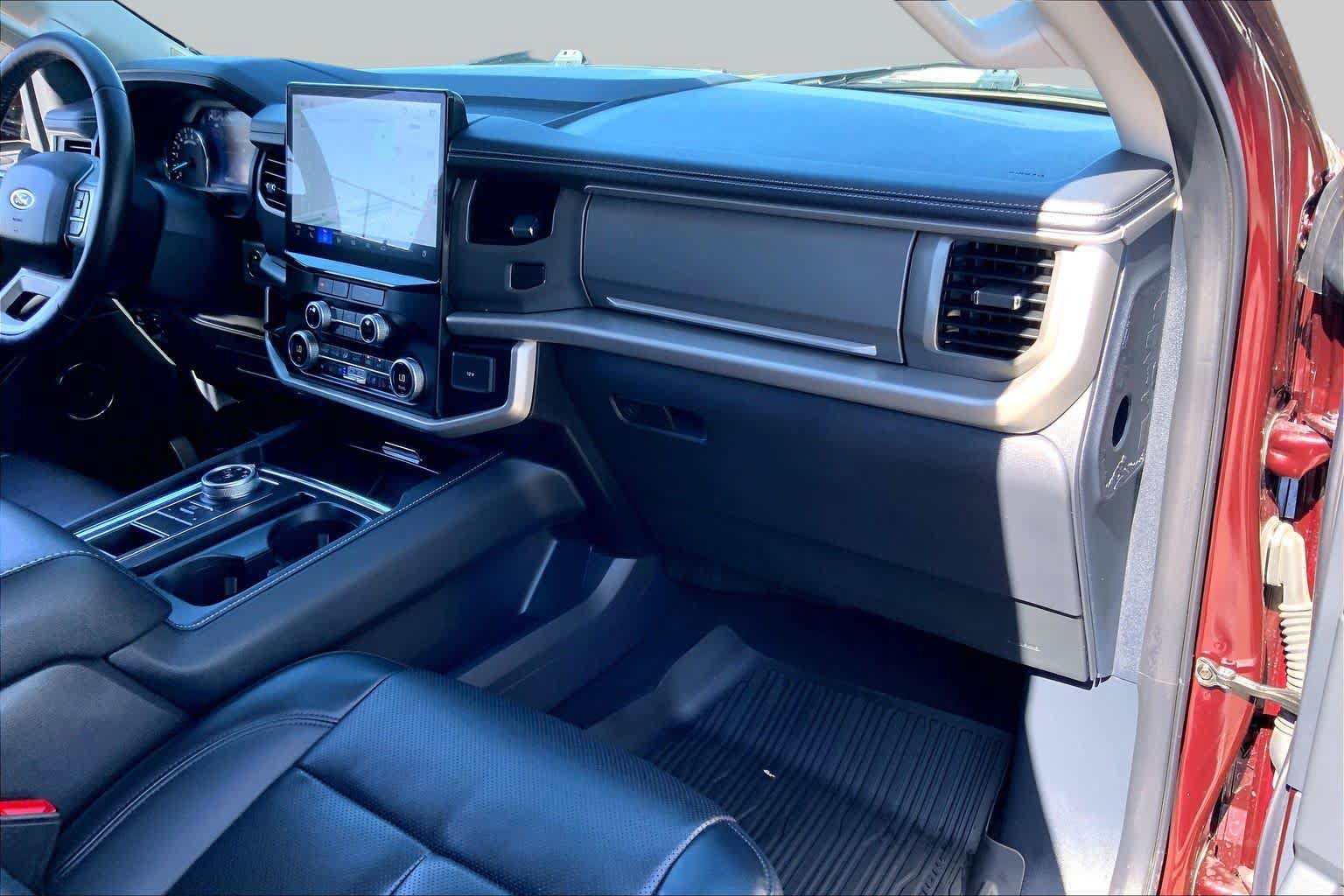 Used 2024 Ford Expedition XLT RWD image 17