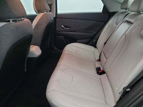 Used 2021 Hyundai Elantra Limited image 18