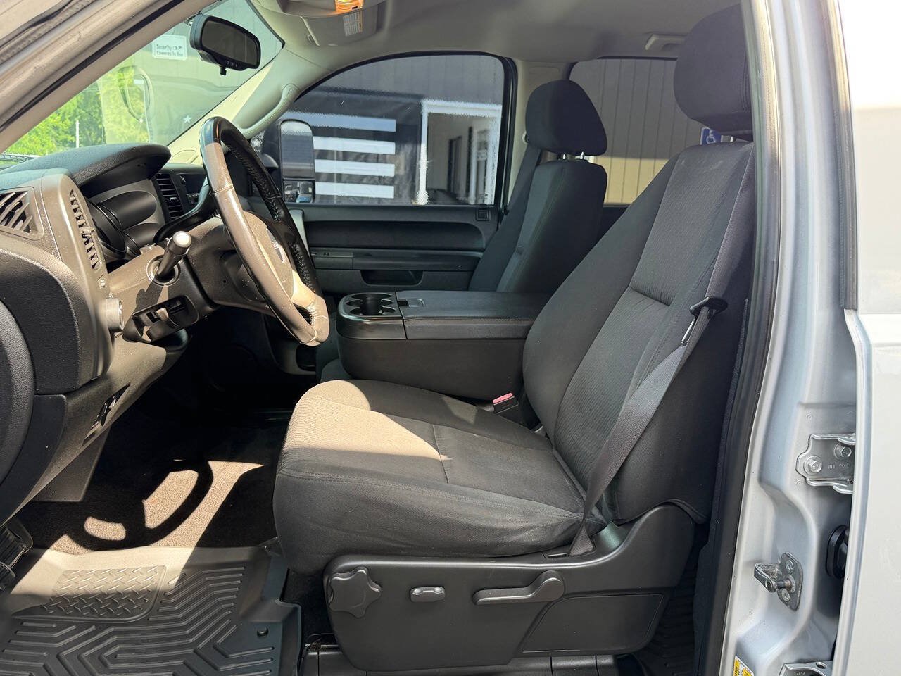 Used 2010 GMC Sierra 2500 SLE w/ Suspension Package, Off-Road AWD/4WD image 16