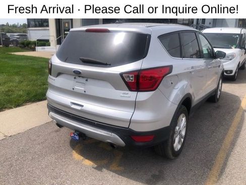 Used 2019 Ford Escape SE FWD image 4
