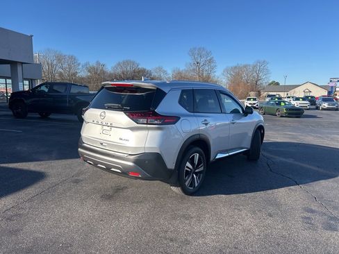 Used 2023 Nissan Rogue SL w/ SL Premium Package image 4