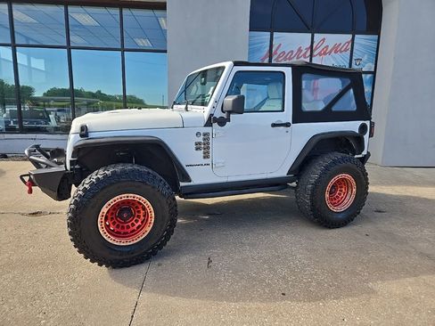 Used 2017 Jeep Wrangler Rubicon w/ Power Convenience Group AWD/4WD image 4