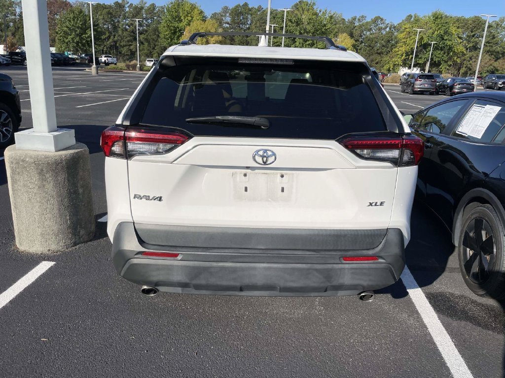 Used 2020 Toyota RAV4 XLE w/ Convenience Package FWD image 6
