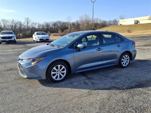 Used 2025 Toyota Corolla LE image 34