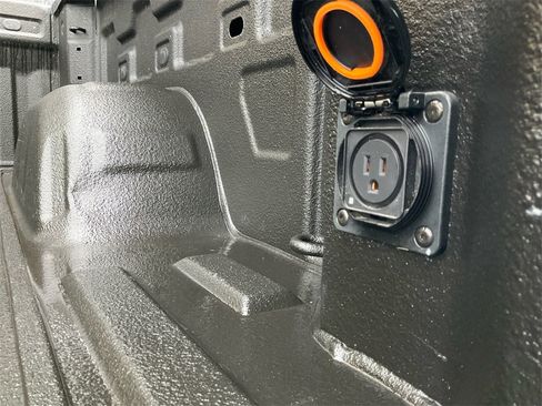 Used 2024 Chevrolet Silverado 1500 LTZ image 31