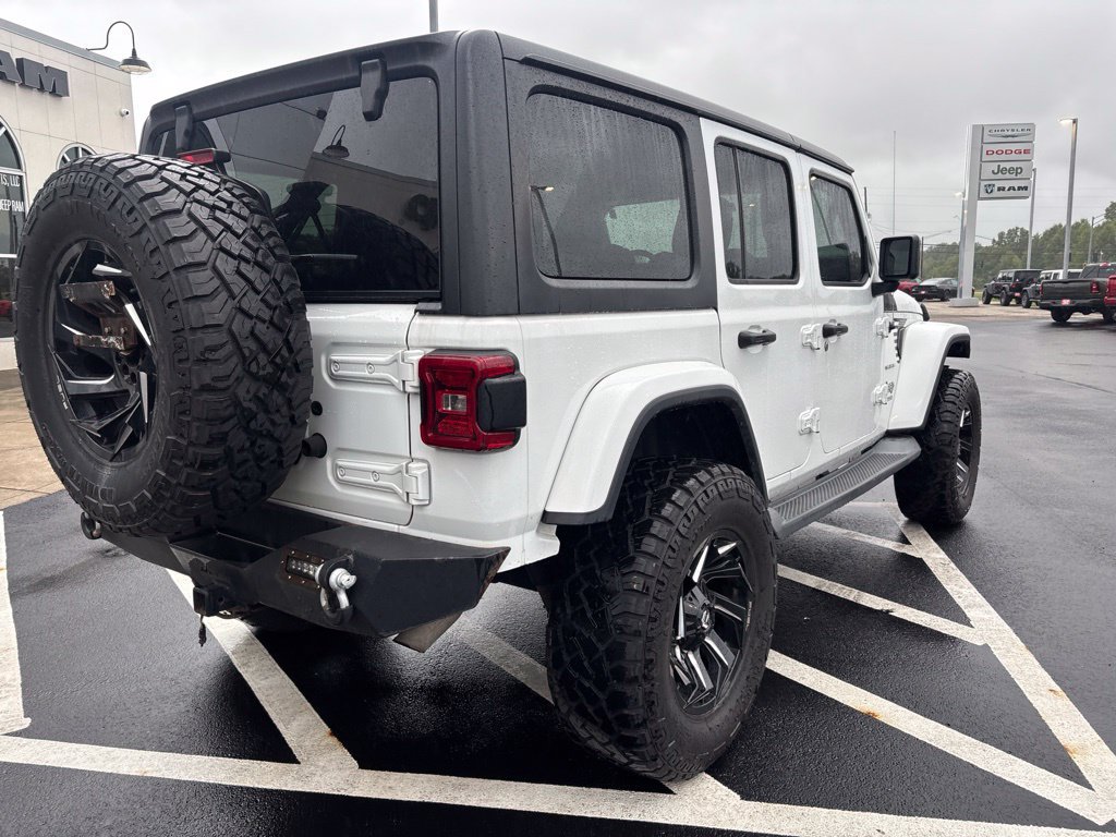 Used 2018 Jeep Wrangler Unlimited Sahara w/ Cold Weather Group AWD/4WD image 11