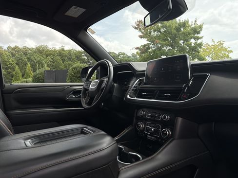 Used 2023 GMC Yukon AT4 w/ AT4 Premium Package AWD/4WD image 6