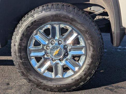 Used 2024 Chevrolet Silverado 3500 High Country w/ Technology Package image 11