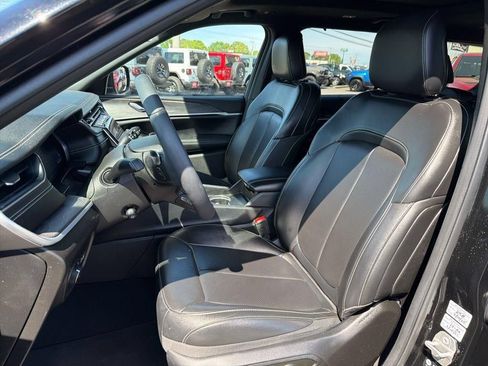 Used 2024 Jeep Grand Cherokee L Limited w/ Luxury Tech Group II AWD/4WD image 36