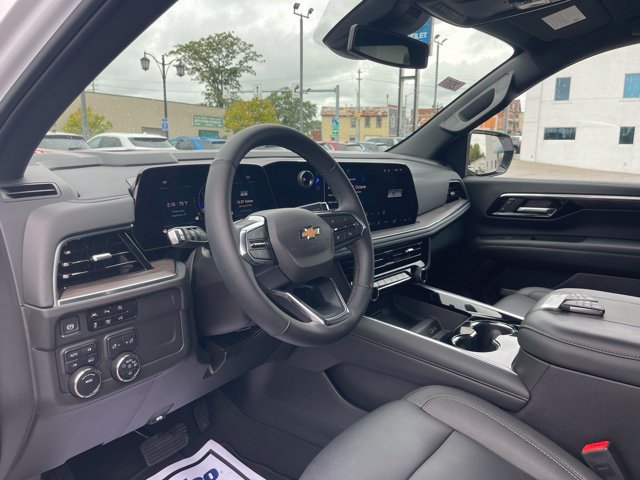 Used 2025 Chevrolet Suburban LT w/ Comfort Package AWD/4WD image 16